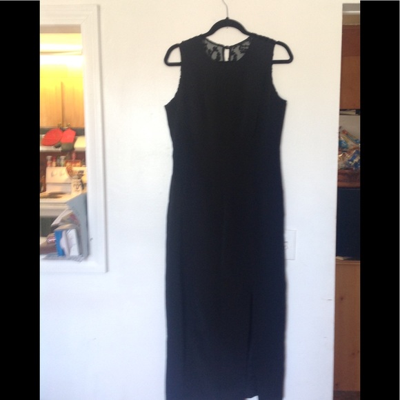 Dresses & Skirts - Gorgeous black 3/4 length gown